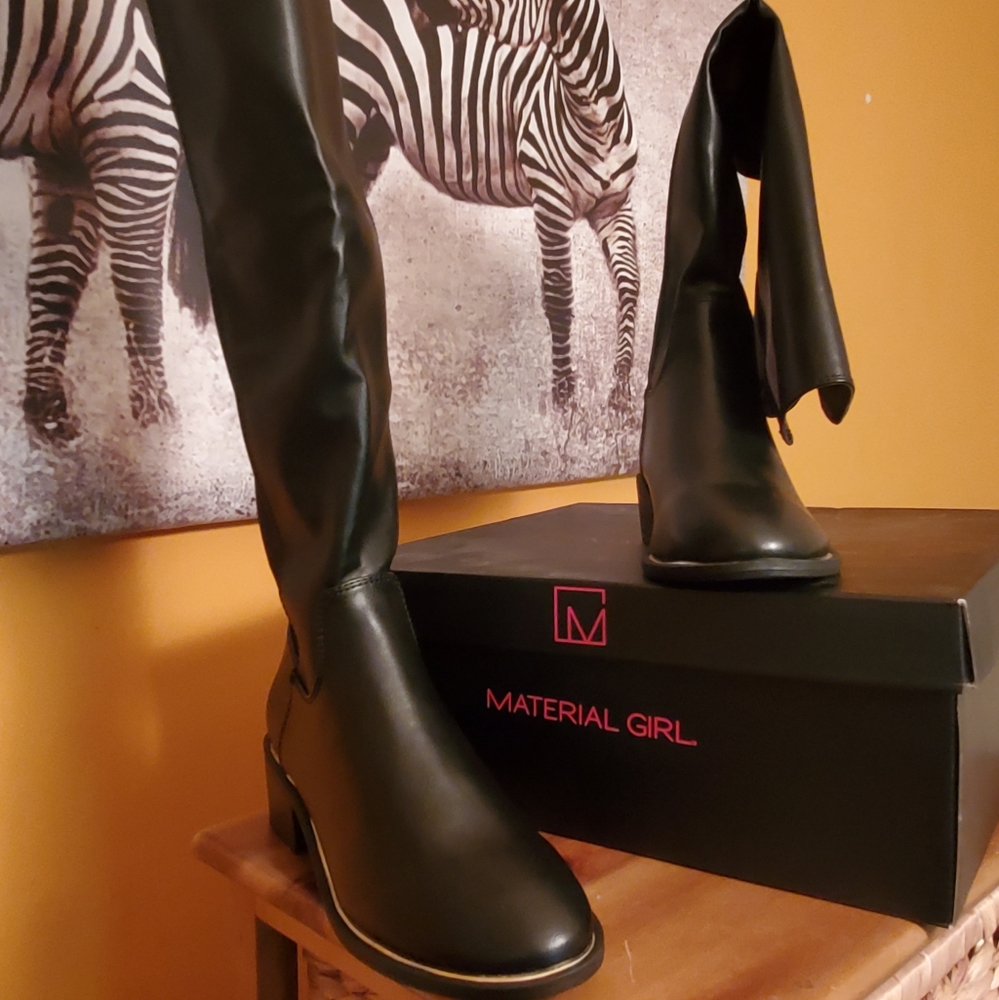 Boots - Picture 2 of 5